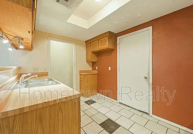 2000 Twisted Oak Cir — Photo 8