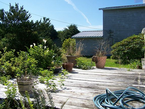 Partial covered porch/deck.
