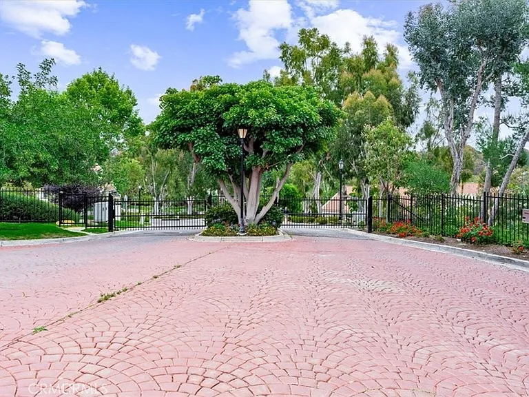 23454 Coso — Photo 33