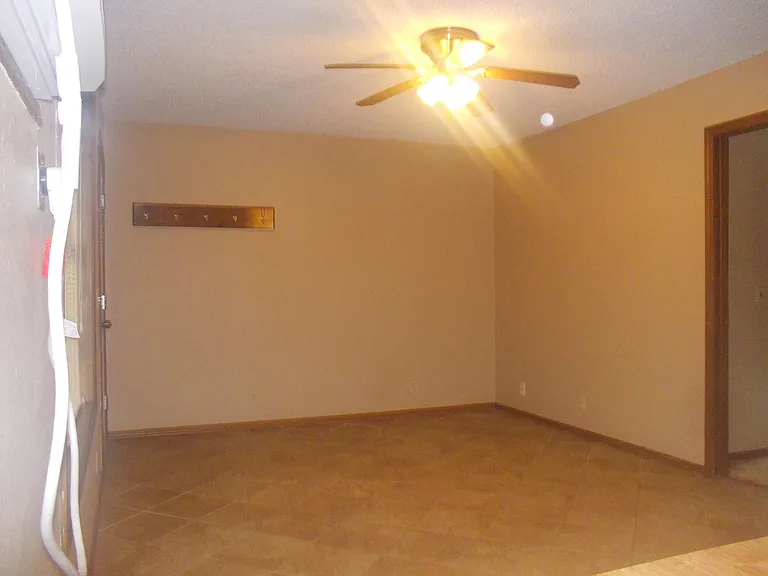 424 N Indiana St — Photo 14