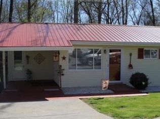 907 Grandview Dr, Saint Albans, WV 25177