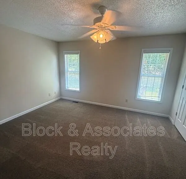 1716 Sunny Ln — Photo 4
