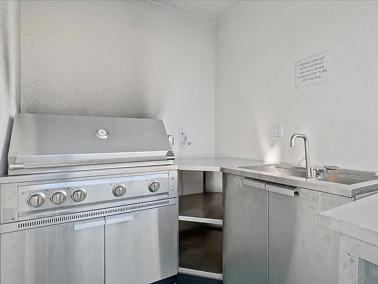 6615 Franklin Ave. — Photo 18