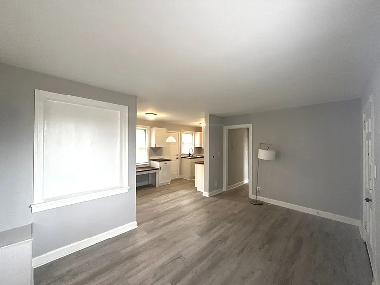 1142 Mona Dr — Photo 5