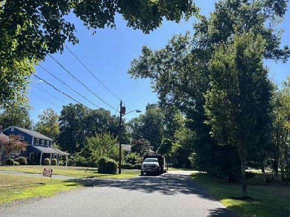 Exterior Neighborhood (street photo)