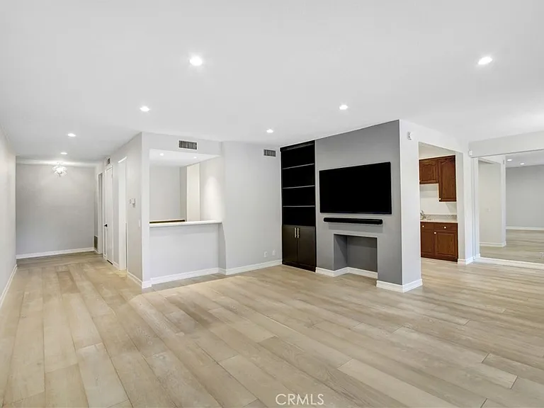 4949 Genesta Ave #104 — Photo 10