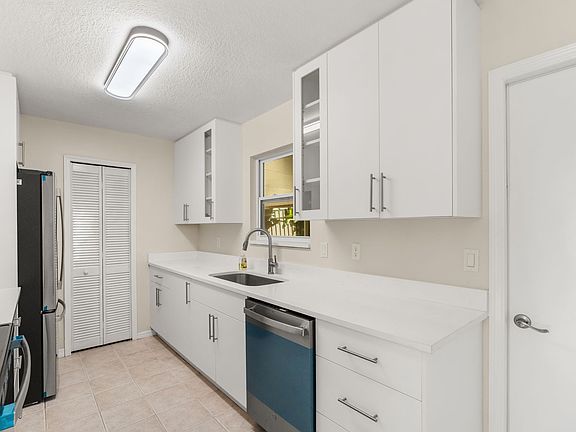 5th image of 5454 Bracken Ct