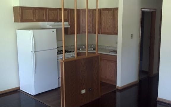 4th image of 260 N Slusser St