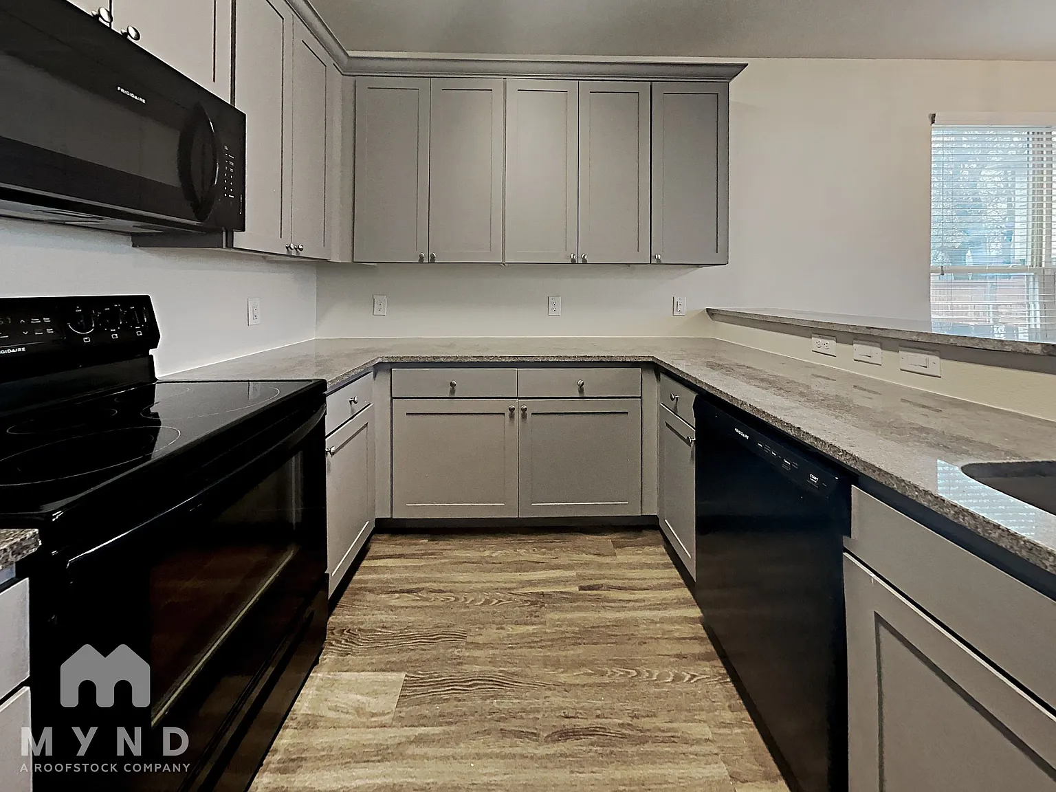 3 bed, 2.5 bath, 1360 sqft, $1,715 — Photo 4