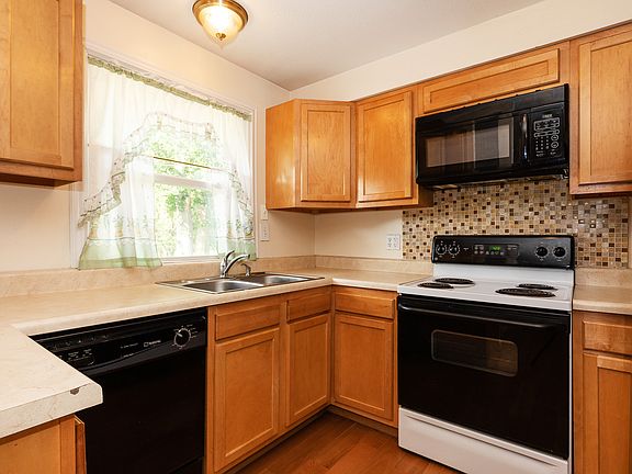 4th image of 745 Kelvin Dr