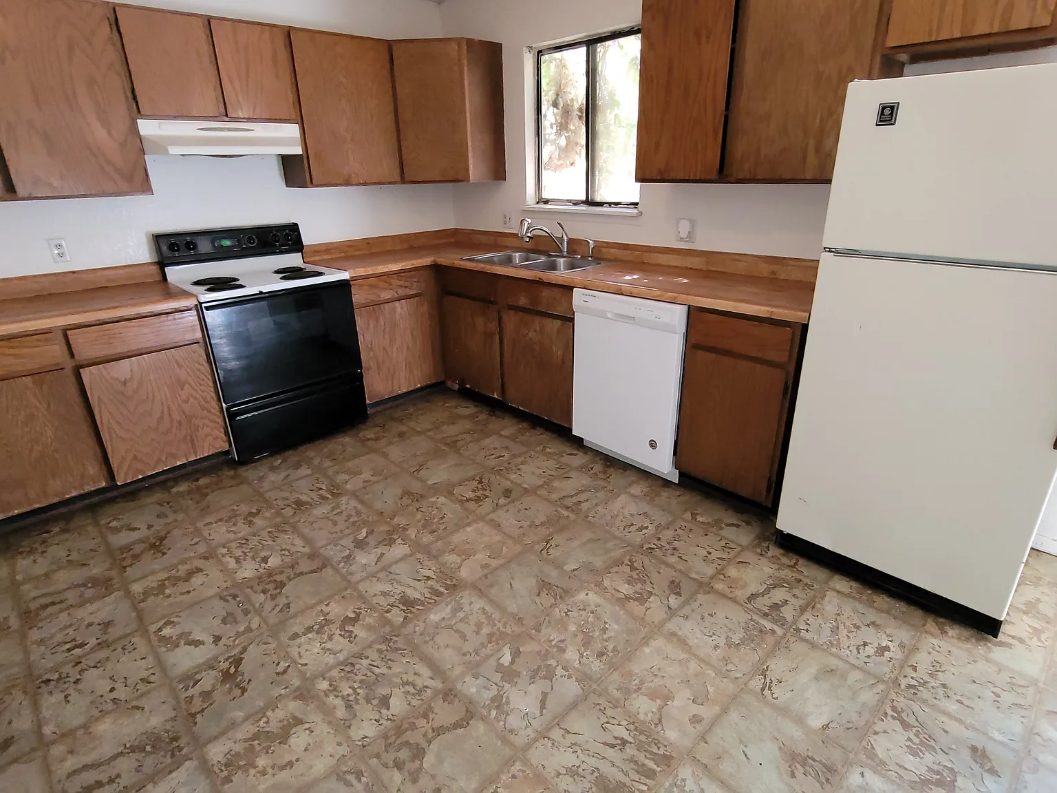 2 bed, 1120 sqft, $1,100 — Photo 2
