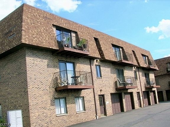2nd image of 825 Riverside Ave BLDG 825 #106