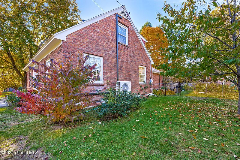 5th image of 1137 Godfrey Lane