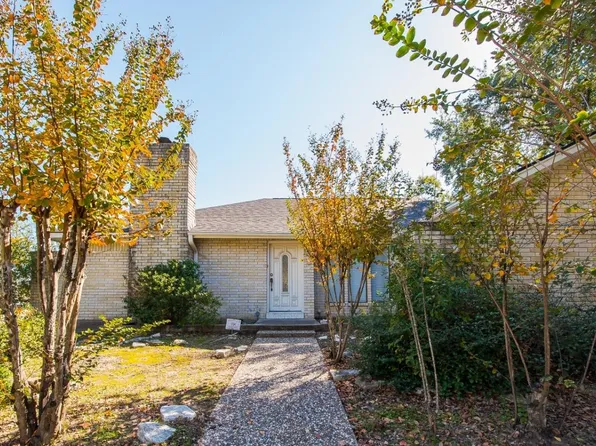 2410 Quail Hollow Dr, Bryan, TX 77802