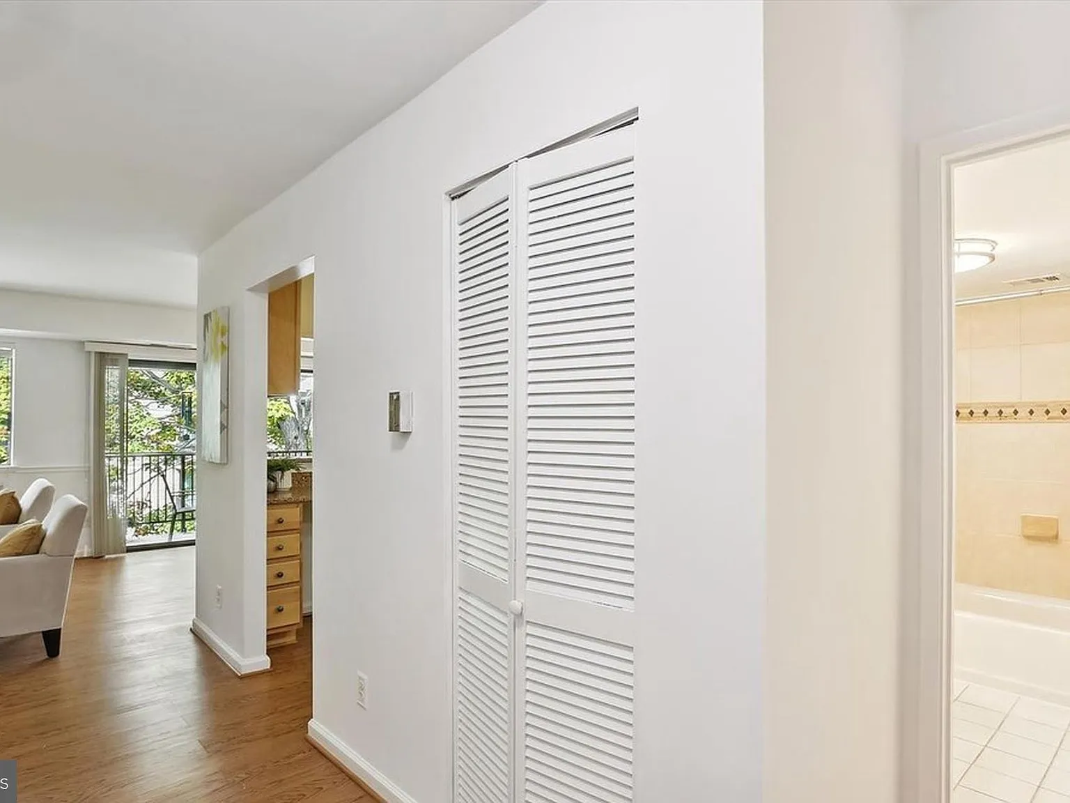 1 bed, 1.0 bath, 821 sqft, $1,900 — Photo 3