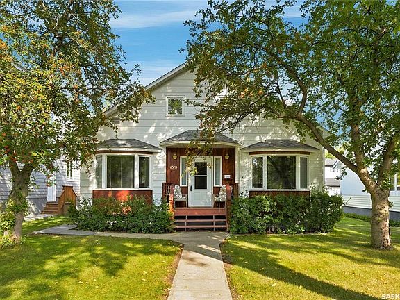 2nd image of 1519 Munroe AVENUE S