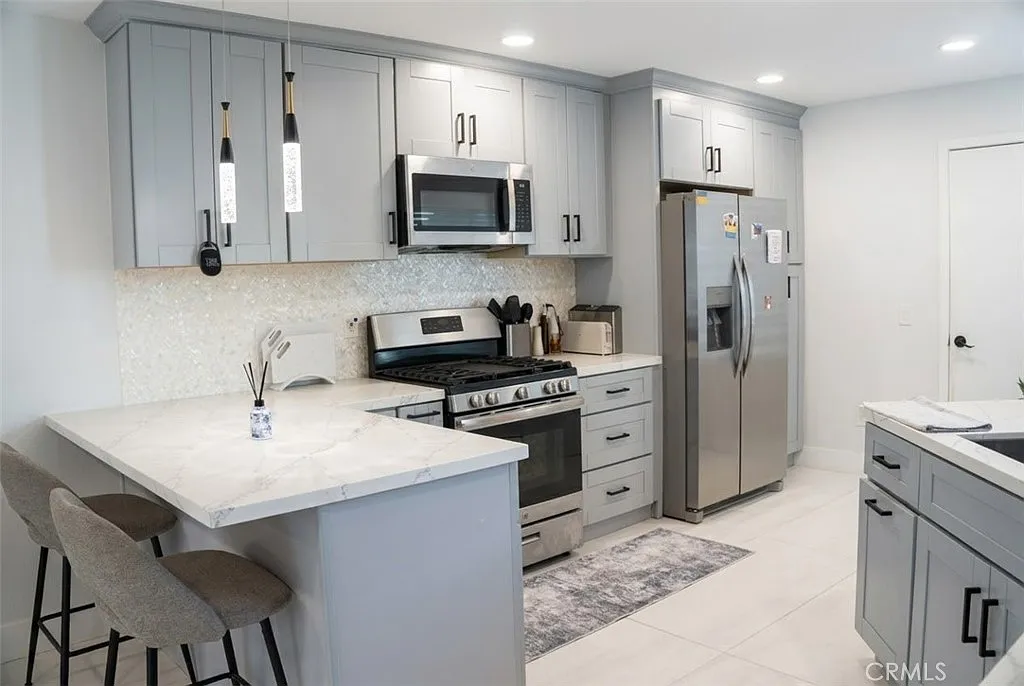 2 bed, 2.5 bath, 1294 sqft, $3,850 — Photo 1
