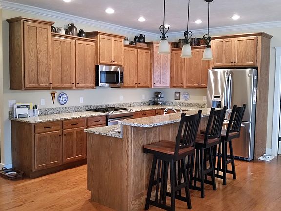 3rd image of 822 Poplar Dr