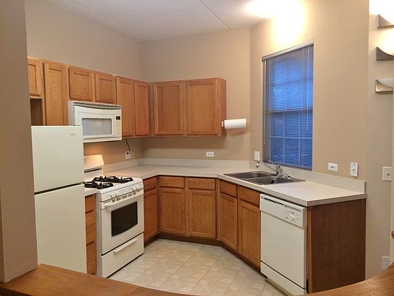 3rd image of 3125 Town Square Dr Unit 204