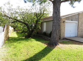 809 Lloyd Ln APT A, Elgin, TX 78621