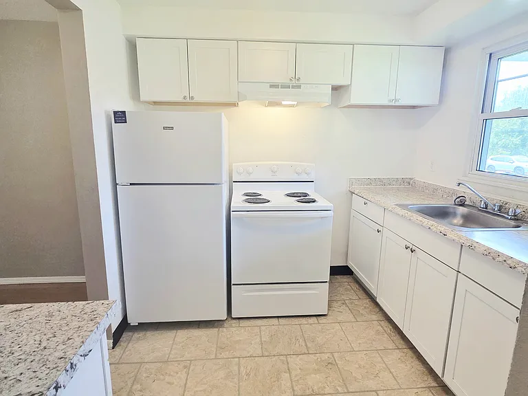 578 Caddy Dr — Photo 4