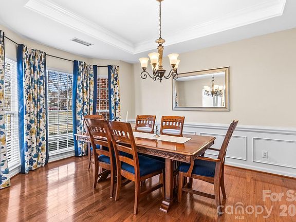 5th image of 5715 Whitegate Ln