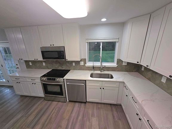 2nd image of 2564 Mueller Rd