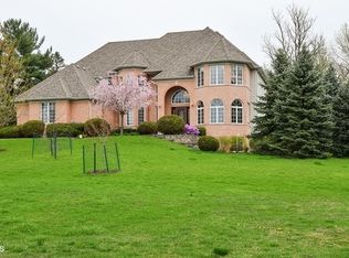 21413 N Elizabeth Rd, Barrington, IL 60010