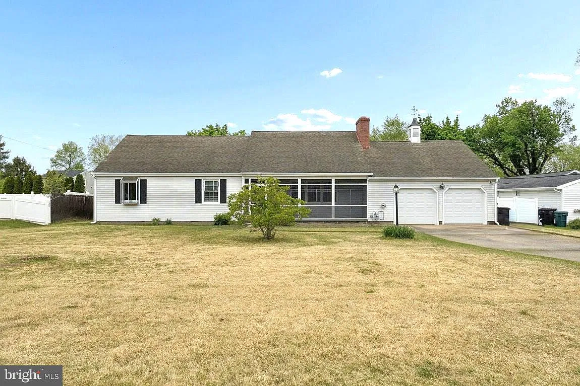 4 bed, 2.0 bath, 3000 sqft, $3,399 — Photo 1