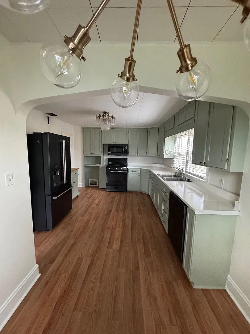 4 Bed/ 1 Bath Home!! Bedroom Rentals for Students 9-10 Month Lease — Photo 1