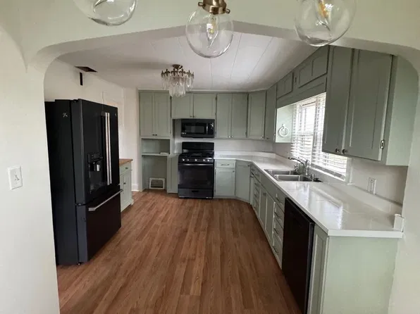 341 Wilson Ave, Waukesha, WI 53186