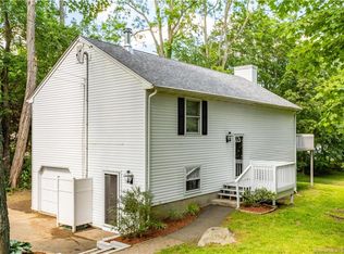 516 Lovely St, Avon, CT 06001