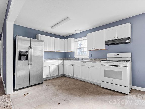 4th image of 2209 Donnabrook Ln
