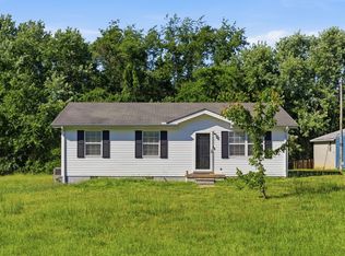 1040 Rebecca Dr, Burns, TN 37029