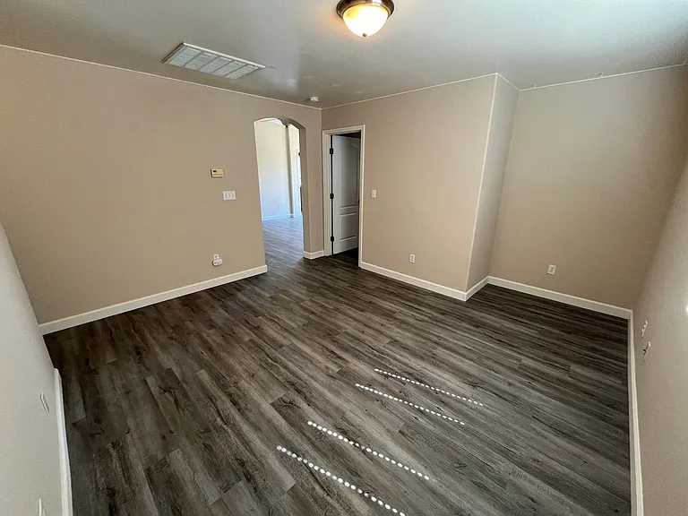 1737 W Median Ave — Photo 5