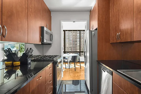 Kitchen, photo 1