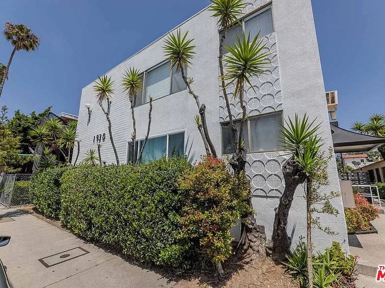 1930 S Robertson Blvd #7 — Photo 26