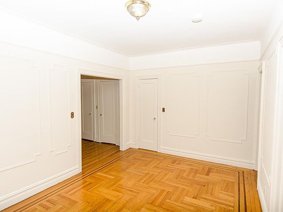 2nd image of 2428 27th St APT 2B