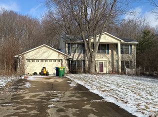 10040 Barth Dr, Zionsville, IN