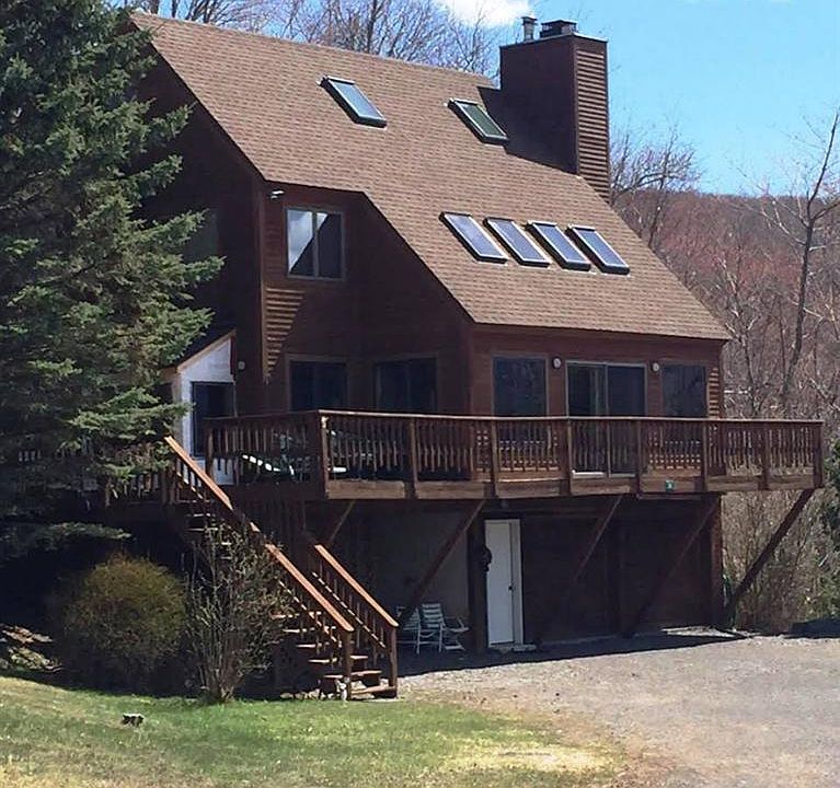 1st image of 30 Lookout Mount Dr