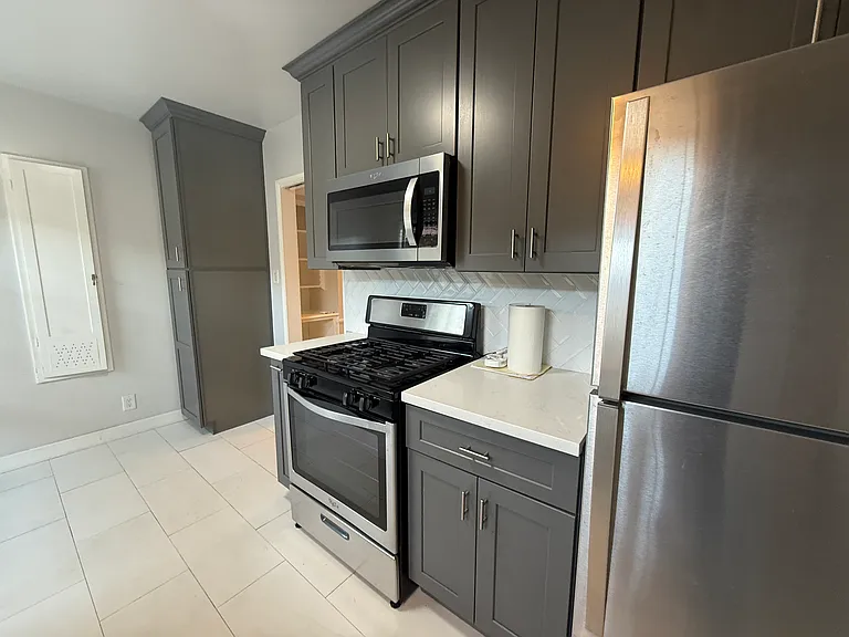 1222 McClellan Dr #6 — Photo 4