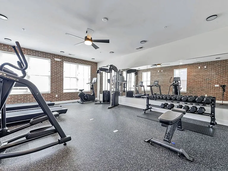 Beautiful luxury apartments available close to downtown! — Photo 38