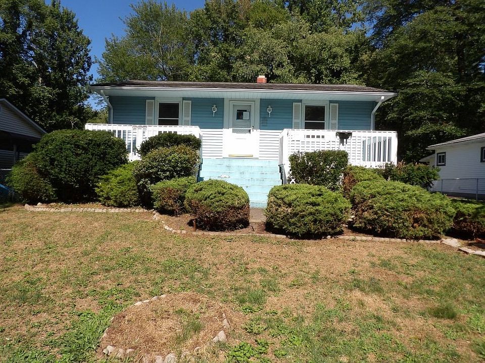 1st image of 691 Eldred St