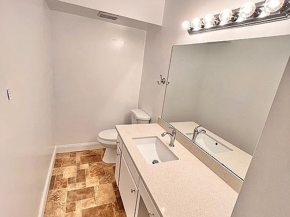 4th image of 2165 Carlmont Dr #A