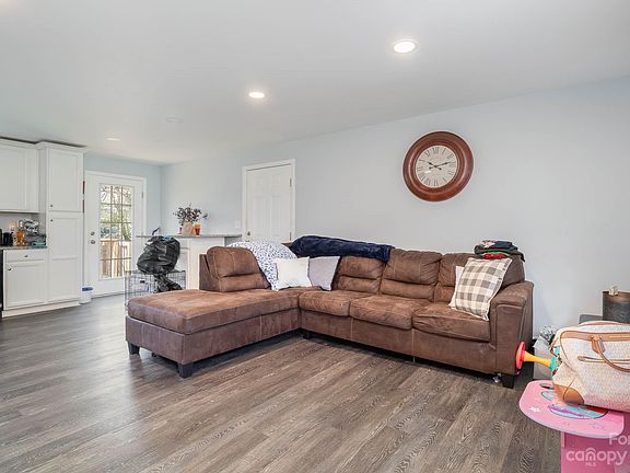 5th image of 804 Princeton Dr