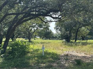 111 Mallard Ln, Columbus, TX 78934