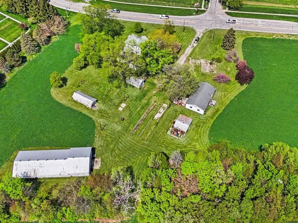 7549 Salisbury Rd, Maumee, OH 43537