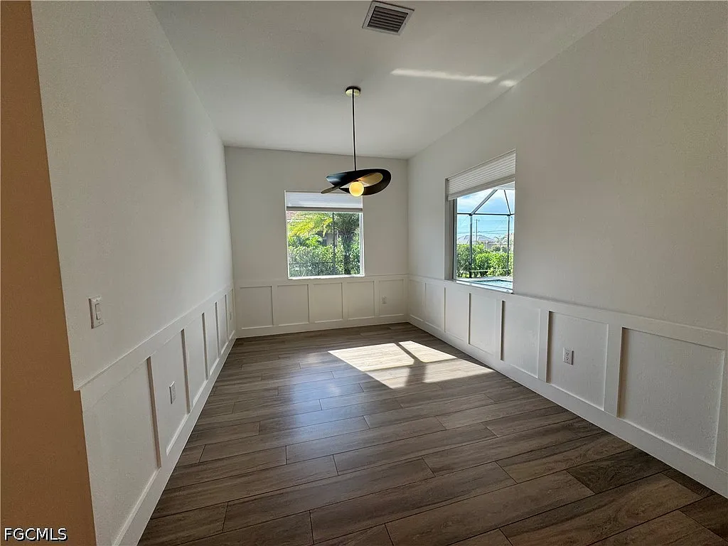 4 bed, 2.0 bath, 1956 sqft, $3,400 — Photo 4