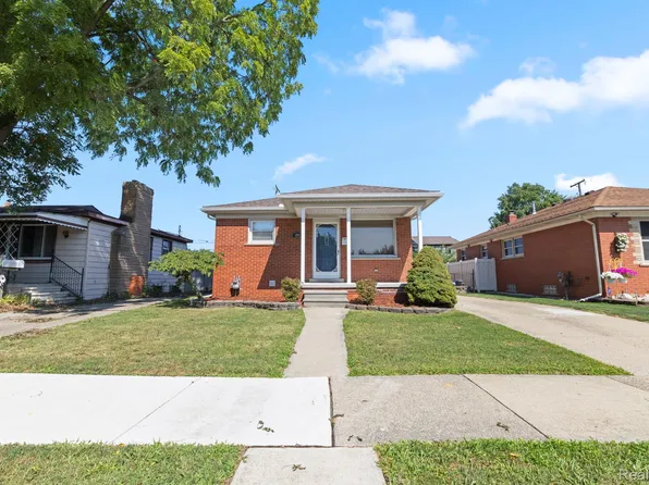 1243 Lincoln St, Wyandotte, MI 48192
