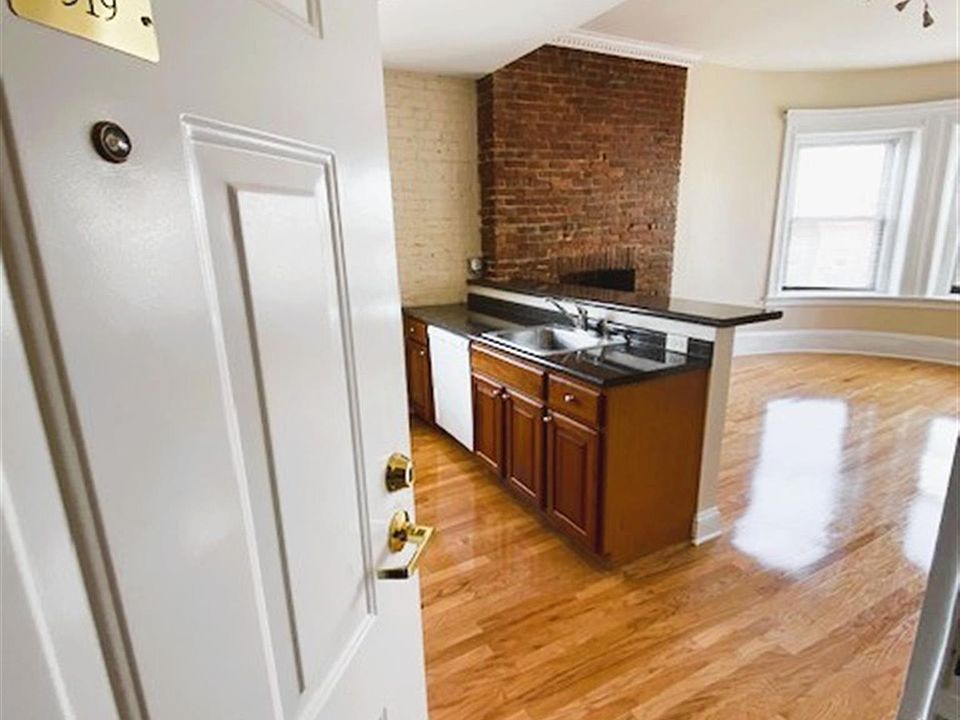 1st image of 885 Massachusetts Ave APT 4